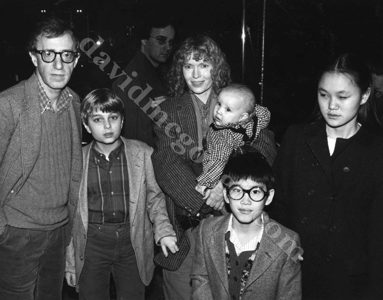 Woody Allen, Mia Farrow and family 1986  NYC.jpg